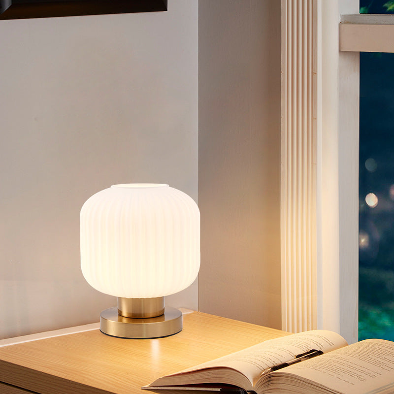 Hirel Modern Bedside Table Lamp – Sleek Design for Elegant Bedroom Lighting