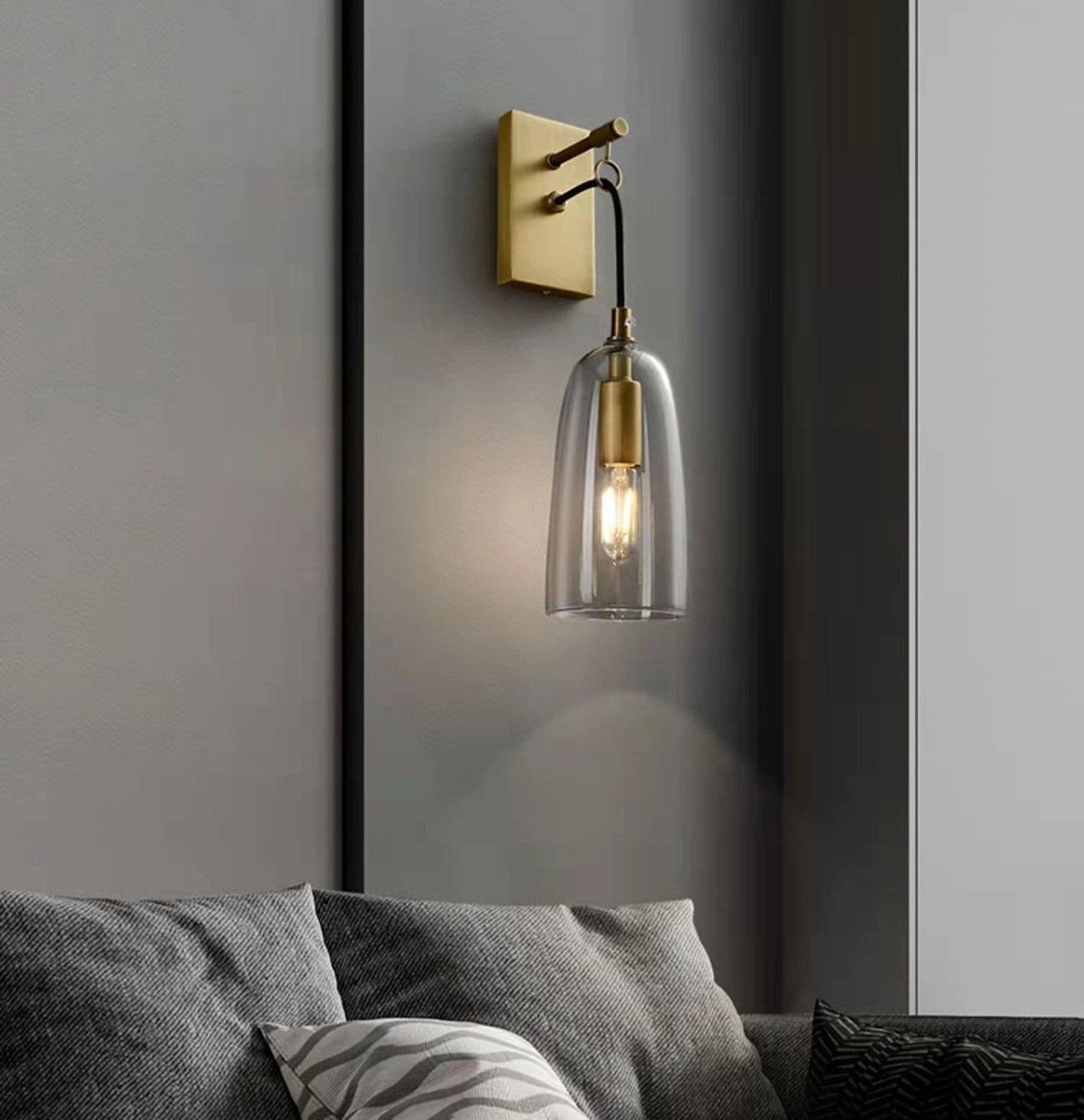 Rovaro Modern Brass Wall Sconce – Sleek Design for Elegant Indoor Lighting