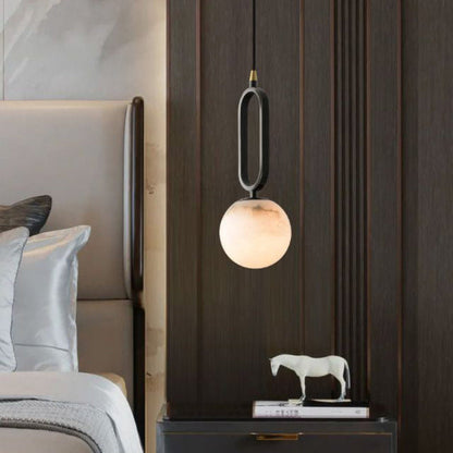 Avaris Modern Brass Pendant Light – Elegant Alabaster Design for Warm Kitchen Ambiance