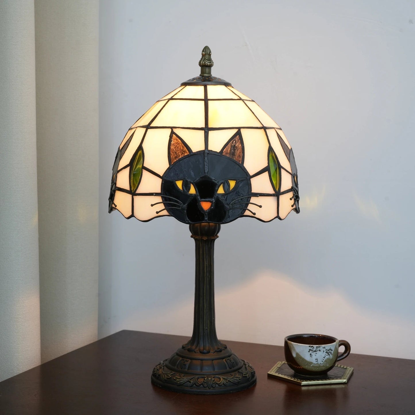 Felicity Cat Lovers Table Lamp – Vintage Stained Glass Shade for Whimsical Lighting