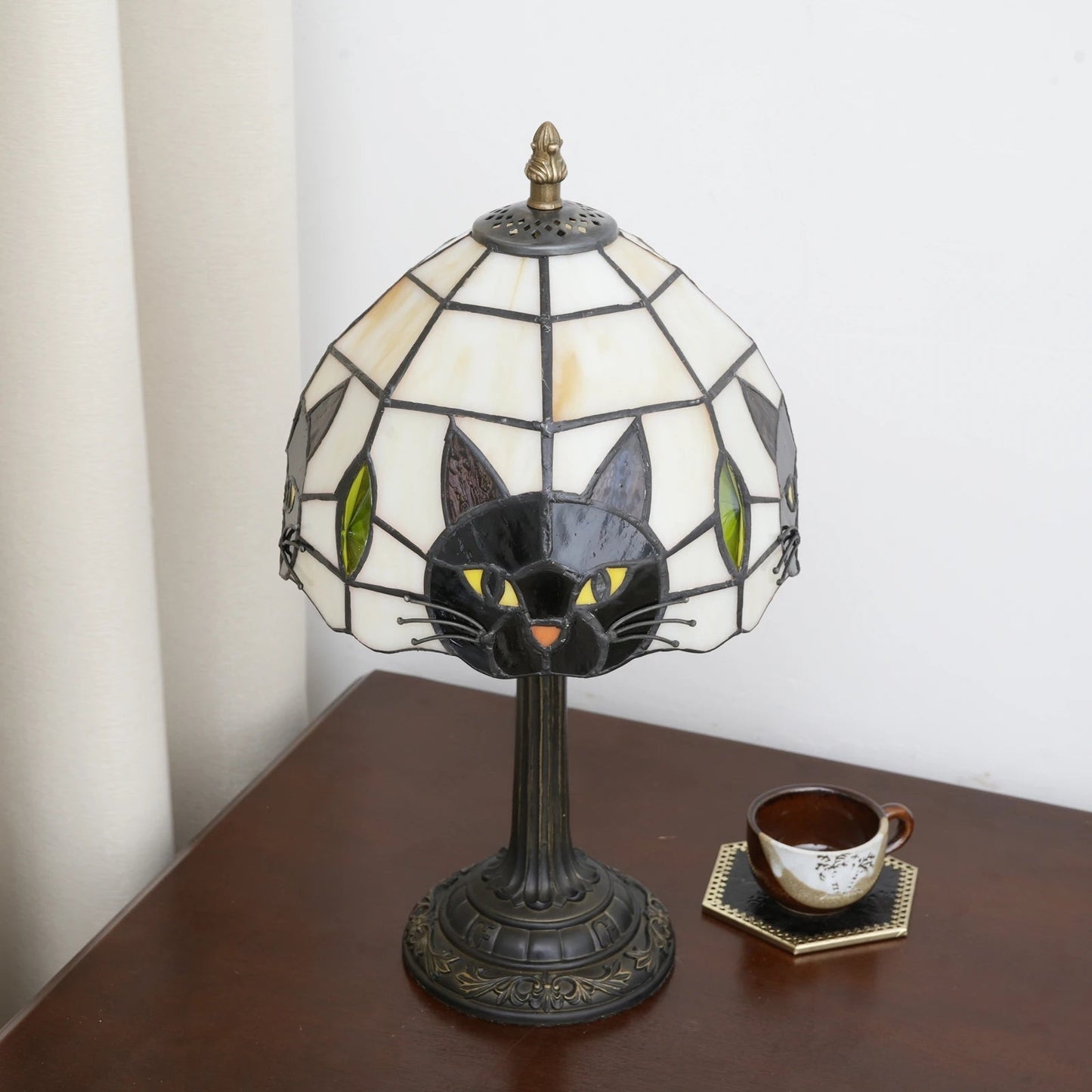 Felicity Cat Lovers Table Lamp – Vintage Stained Glass Shade for Whimsical Lighting