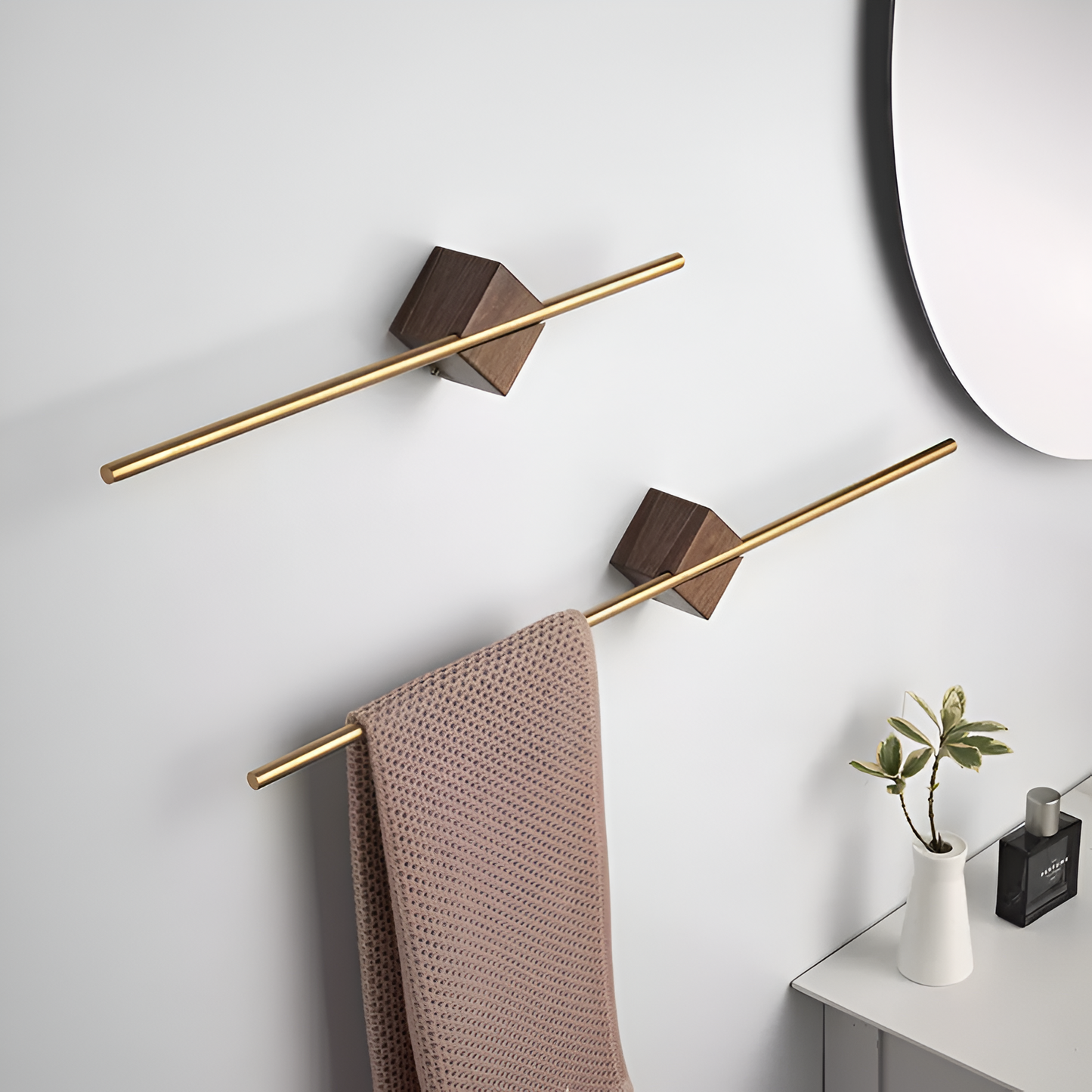 Norevia Modern Towel Rack – Space-Saving Design for Bathroom Storage Solutions